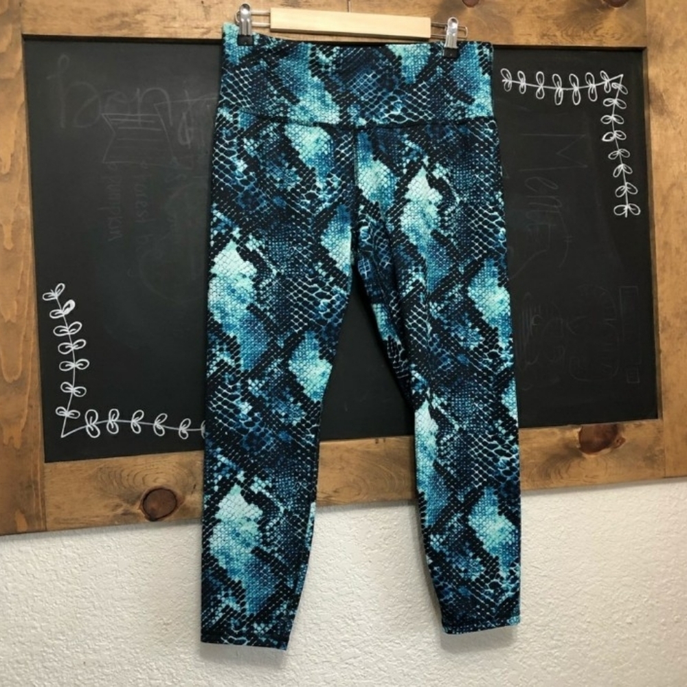 Lot of 6 szL Xersion workout capris